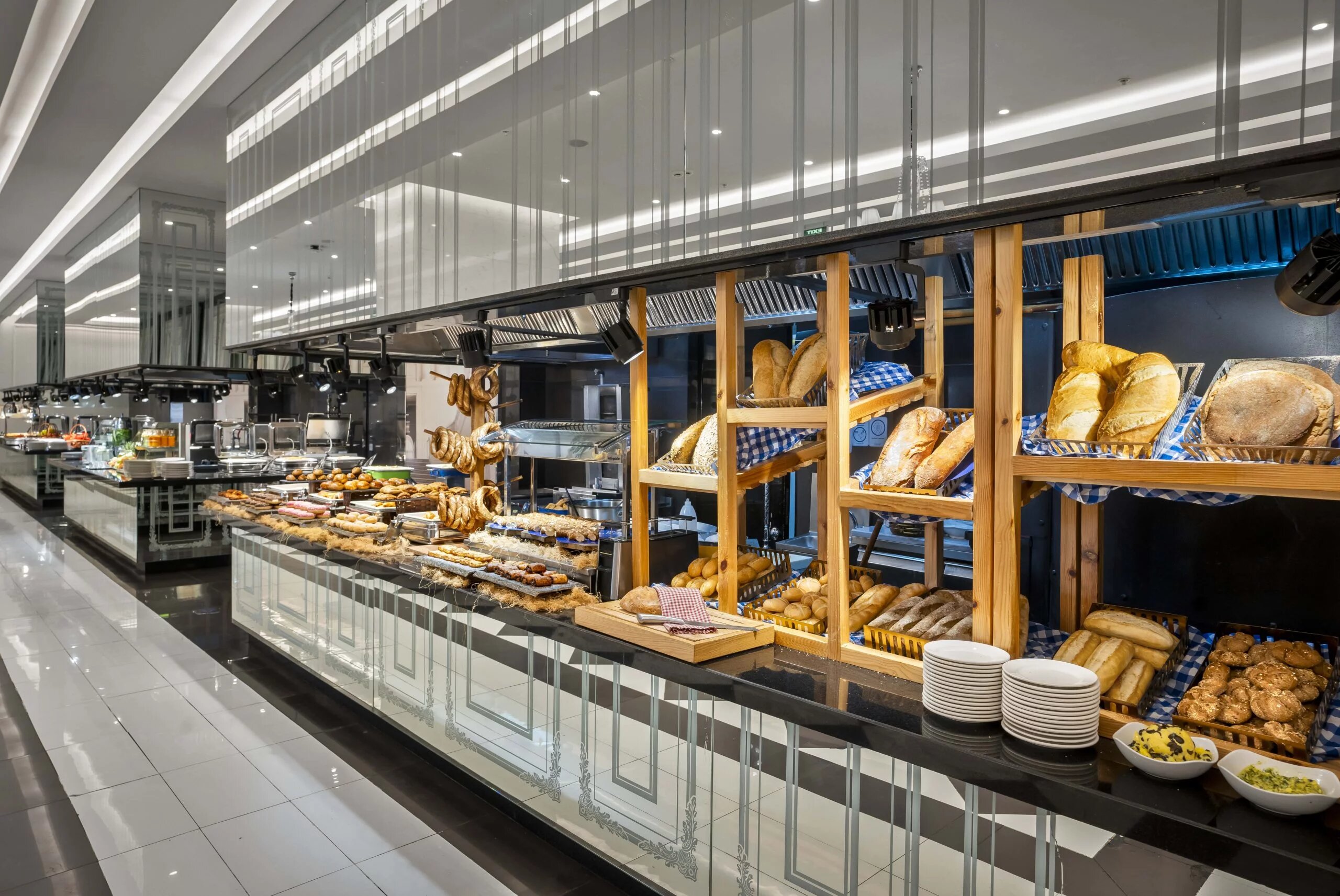 Elausa  Hotel & Restaurant