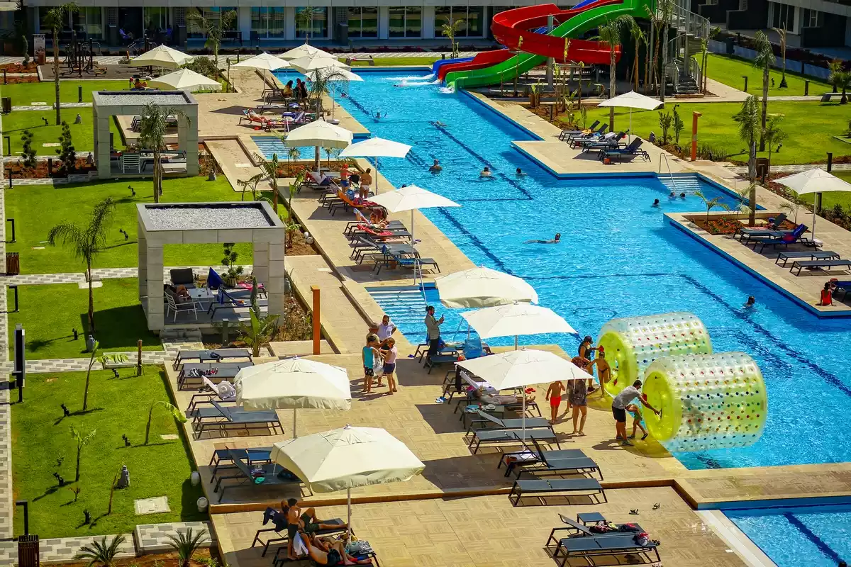 Courtyard Long Beach Resort