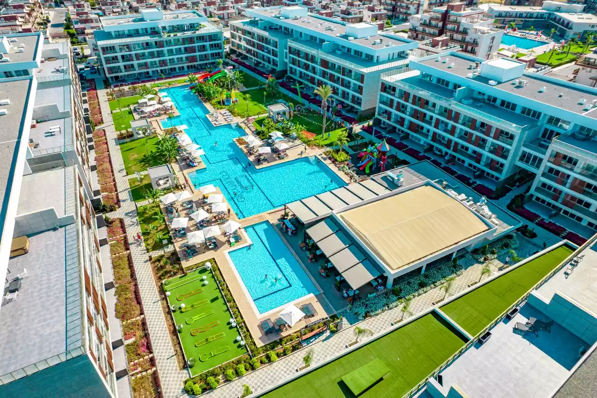 Courtyard Long Beach Resort