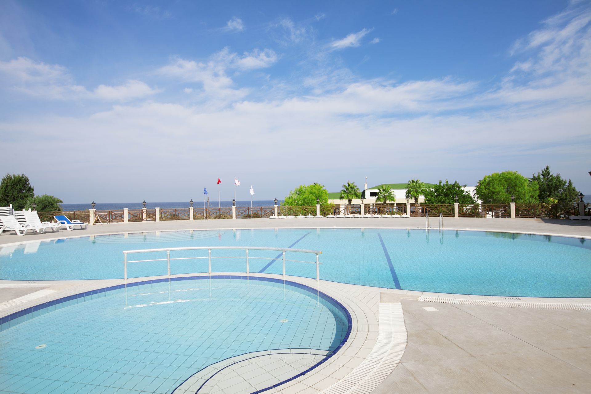 Kaplica Beach Hotel   Bungalows