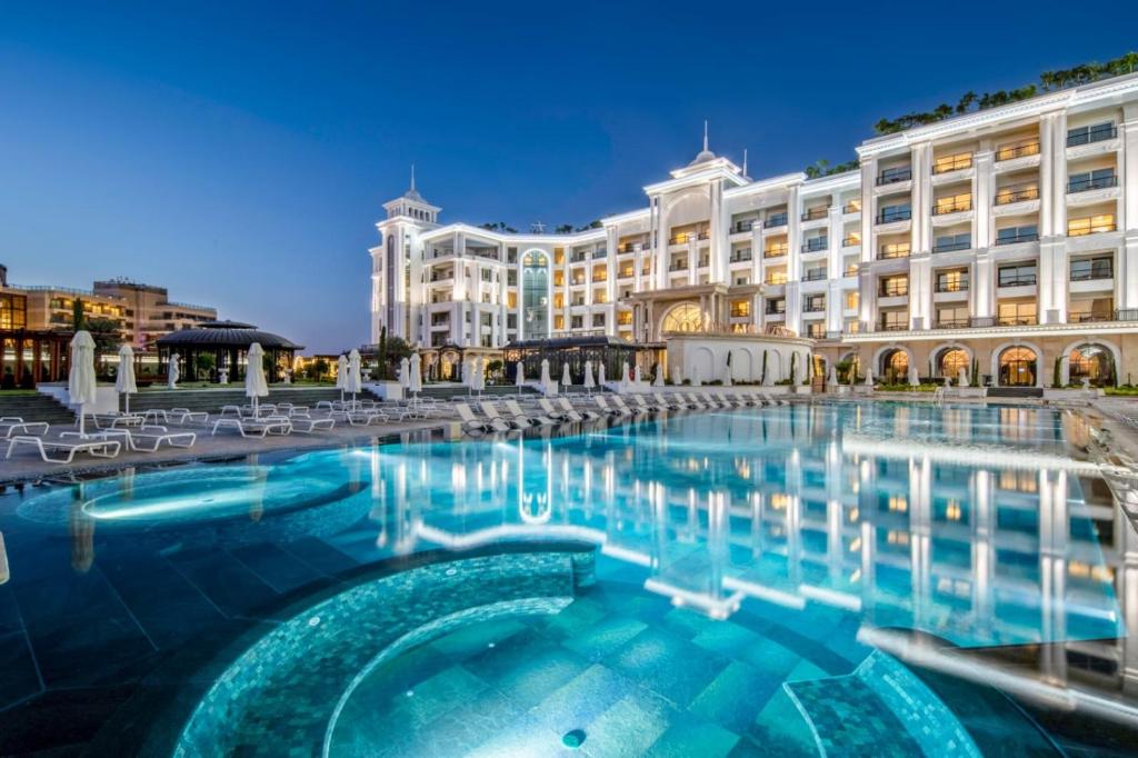 Merit Royal Diamond Hotel & Spa & Casino - Main Outdoor Swimming Pool