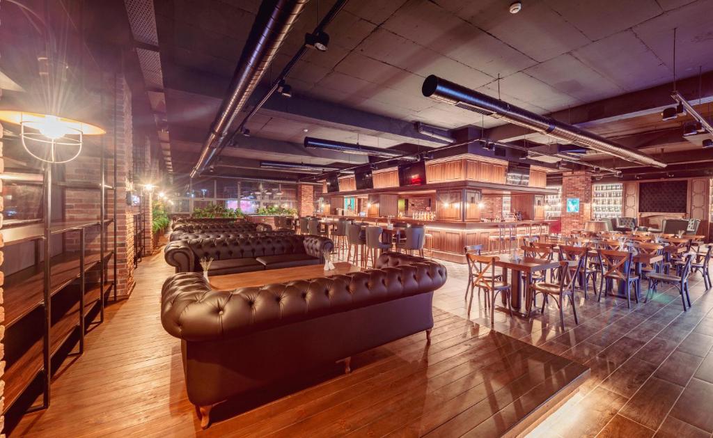 Novel Centre Point Hotel